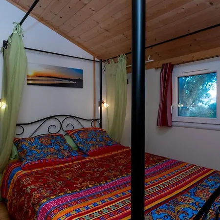 Les Chats Perches 400m D Tatil Evi