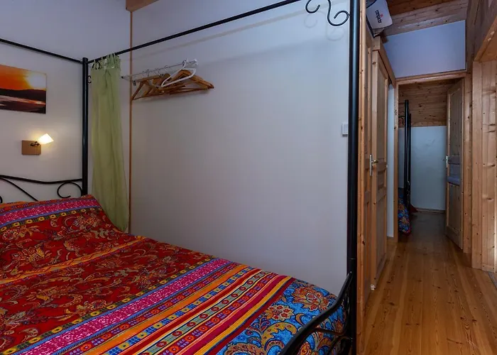 Les Chats Perchés 400m D Hébergement de vacances *