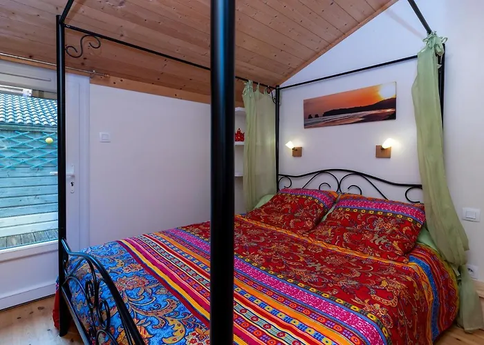 Hébergement de vacances Les Chats Perchés 400m D *